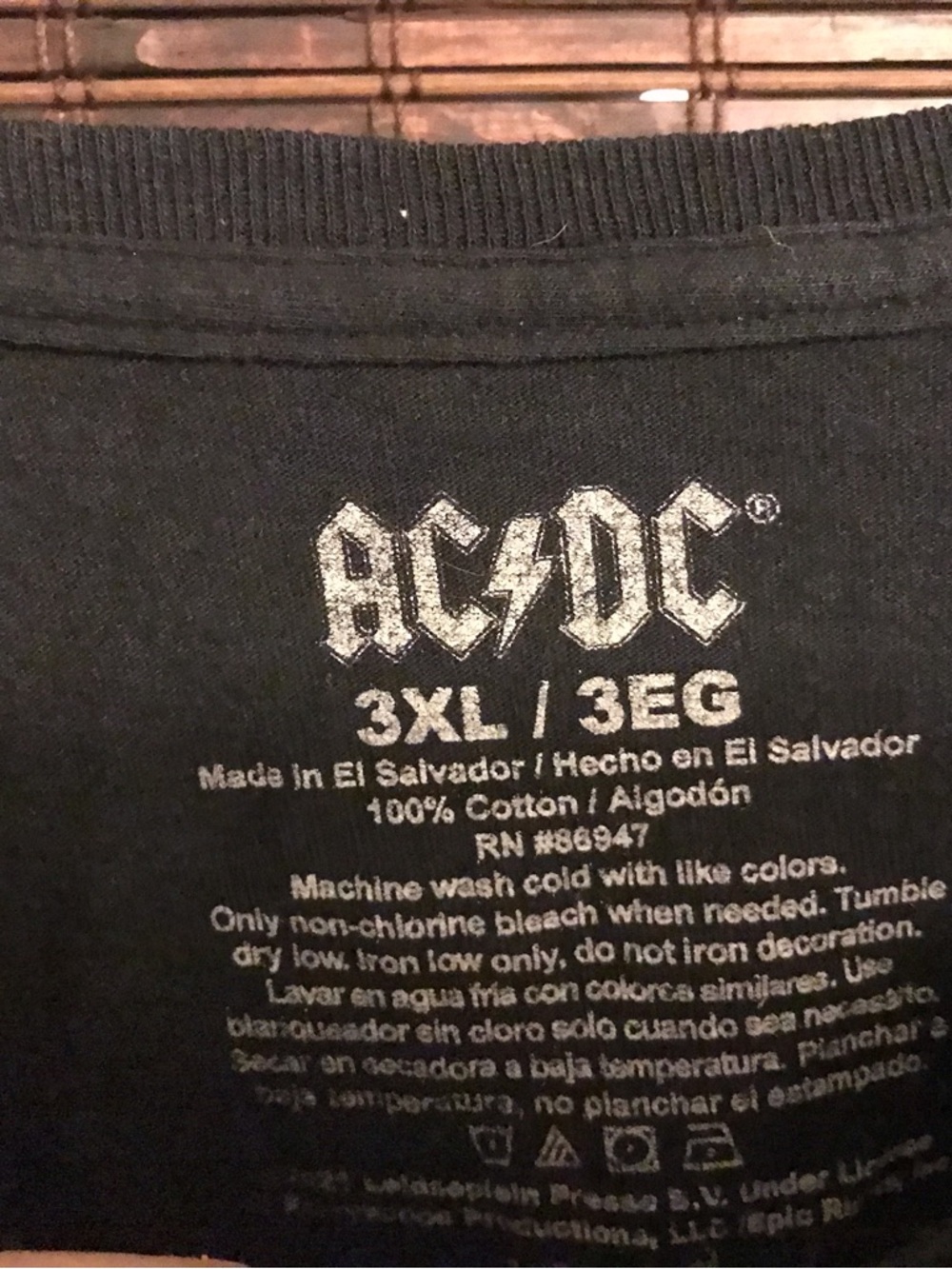 Mens AC DC SS Tee - Picture 2 of 4